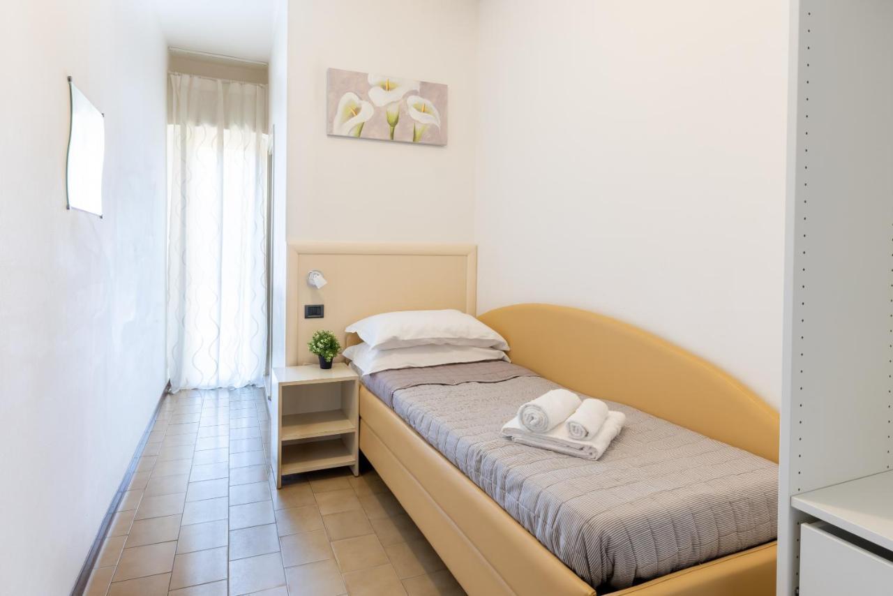 Hotel Mignon Riccione Fronte Mare Esterno foto