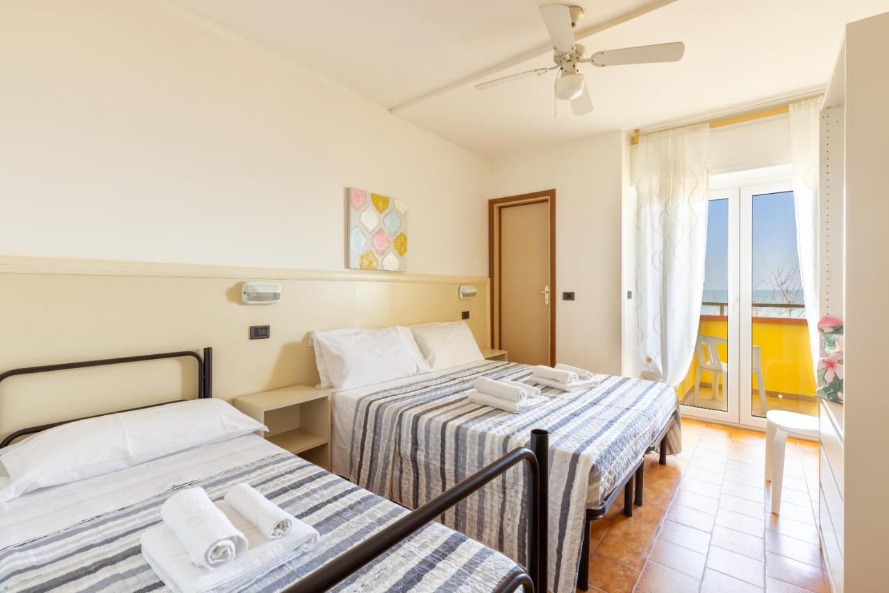 Hotel Mignon Riccione Fronte Mare Esterno foto